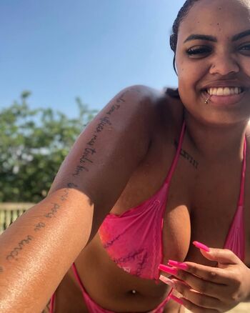 Full leaked Alineoliveira private onlyfans photo