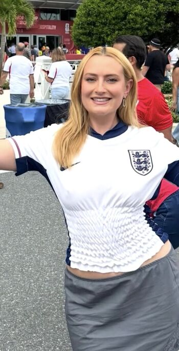 Amelia Dimoldenberg