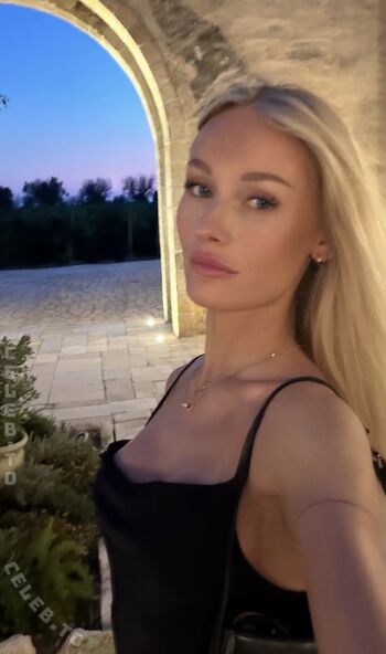 Full leaked Annaauroraegger private onlyfans photo
