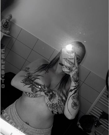 Full leaked Annalenaaa private onlyfans photo