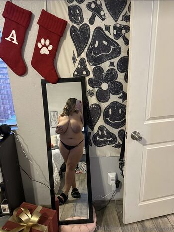 Full leaked Arianaaao private onlyfans photo