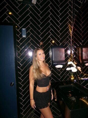 Full leaked Arianaparkerr private onlyfans photo