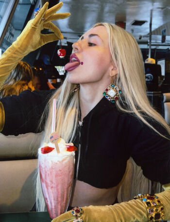 Ava Max