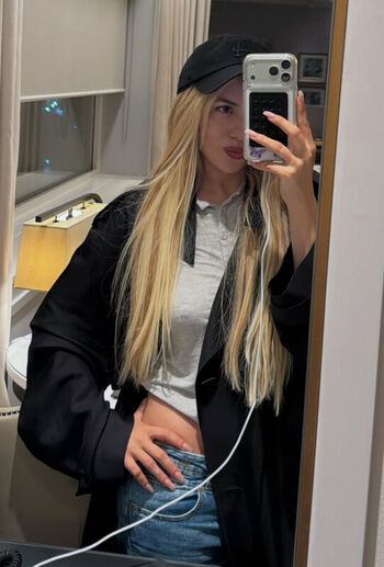 Full leaked Ava max private onlyfans photo