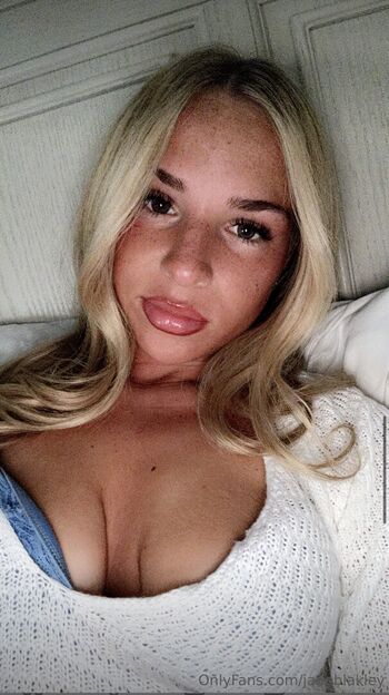 Full leaked Avelynraee page private onlyfans photo