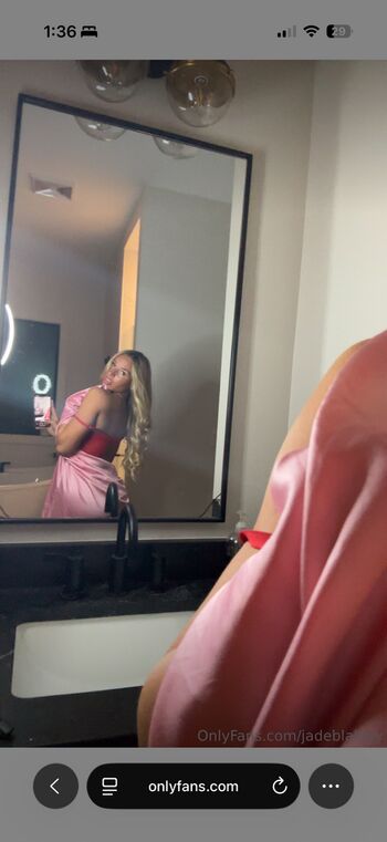 Full leaked Avelynraee page private onlyfans photo