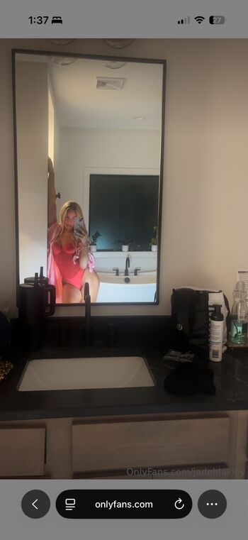 Full leaked Avelynraee page private onlyfans photo