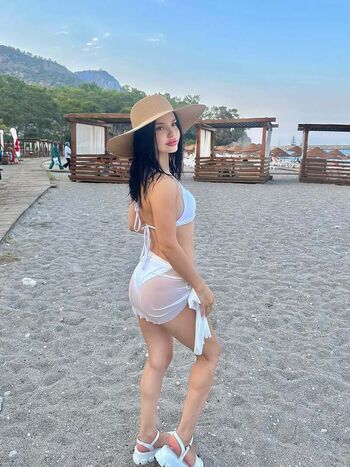 Full leaked Beyzaskoo private onlyfans photo