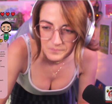Caitlin Marie Reacts