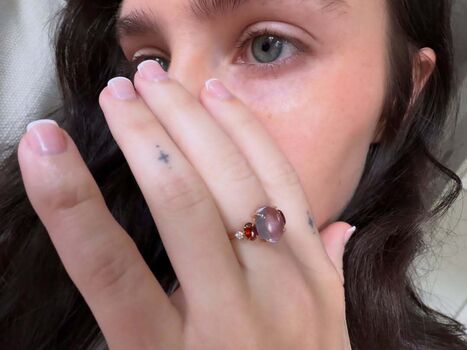 Full leaked Clairo private onlyfans photo