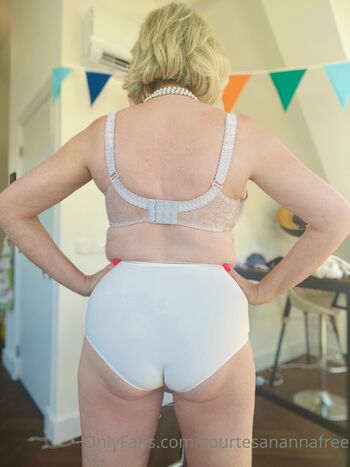 Full leaked Courtesanannafree private onlyfans photo
