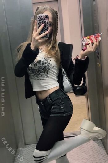 Full leaked Crystalmarykitty private onlyfans photo