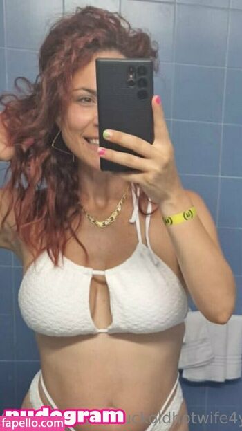 Full leaked Cuckold wife private onlyfans photo