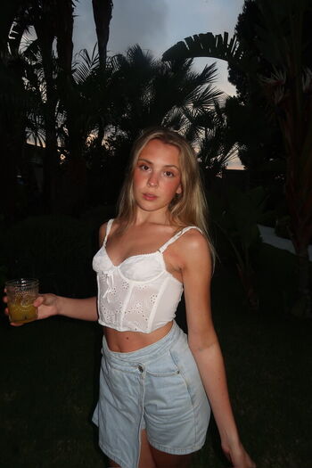 Full leaked Darceyxc private onlyfans photo