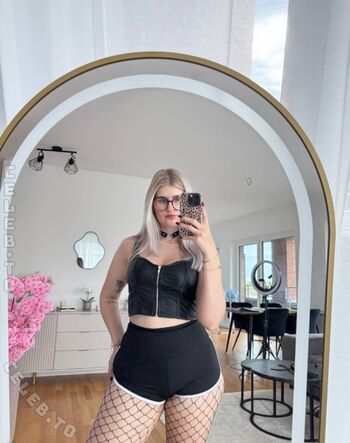 Full leaked Deineemilia private onlyfans photo