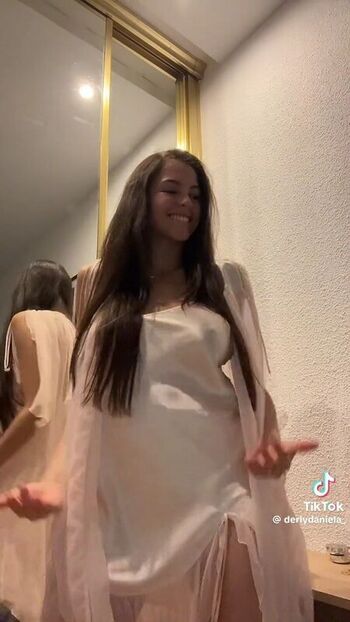 Full leaked Derlydaniela private onlyfans photo