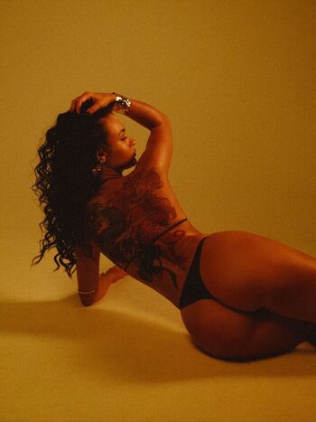 Full leaked Dragonqueeneu private onlyfans photo