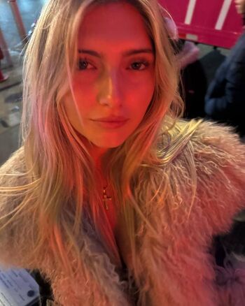 Full leaked Ella ailiff private onlyfans photo