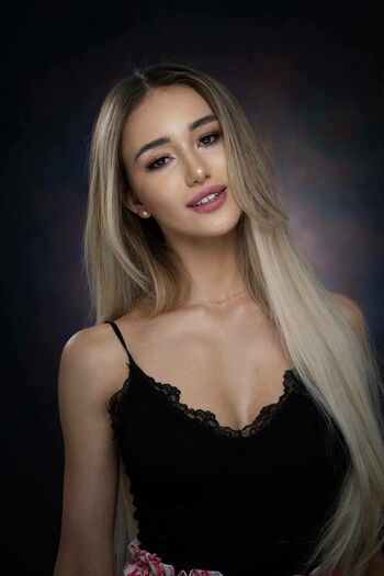 Full leaked Emilyraymont private onlyfans photo