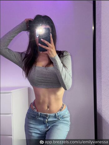 Full leaked Emilyvanessa private onlyfans photo