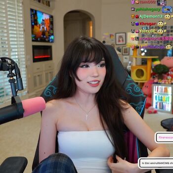 Full leaked Emiru  page private onlyfans photo