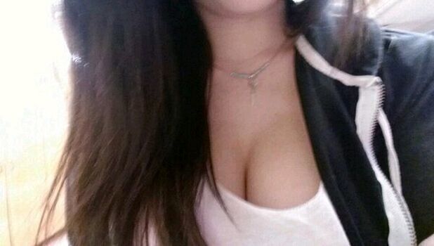 Full leaked Emiru private onlyfans photo