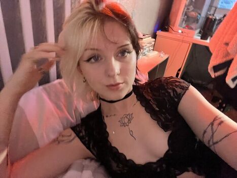 Full leaked Emzeeni private onlyfans photo