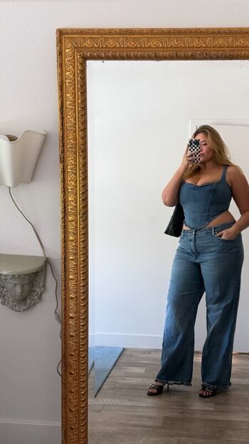 Full leaked Erinmhk private onlyfans photo