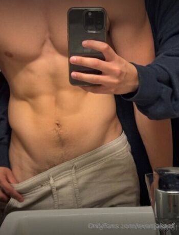 Full leaked Evanjakeof private onlyfans photo
