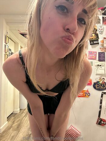 Full leaked Fandomreactions private onlyfans photo