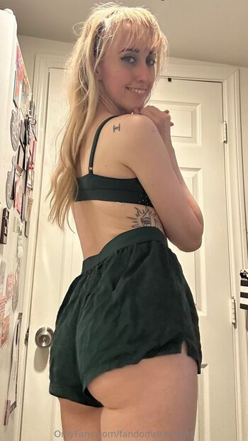 Full leaked Fandomreactions private onlyfans photo