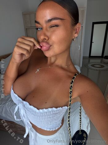 Full leaked Fionachen private onlyfans photo
