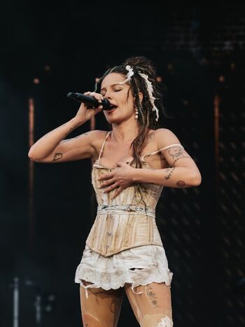 Full leaked Halsey page private onlyfans photo