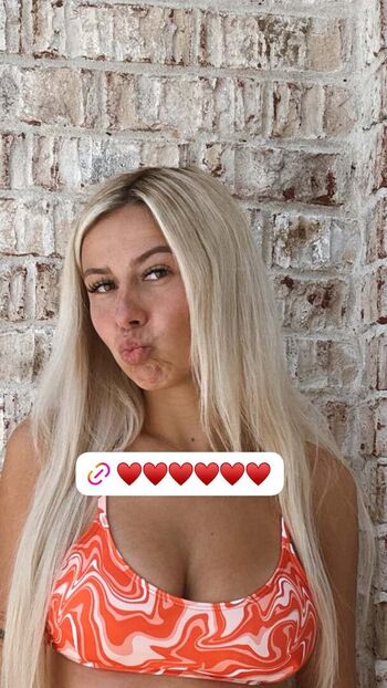Full leaked Hawk tuah girl private onlyfans photo
