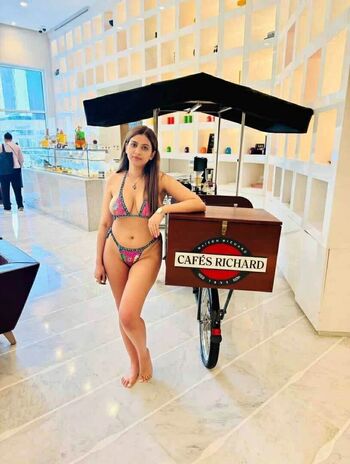 Full leaked Hira balc page private onlyfans photo
