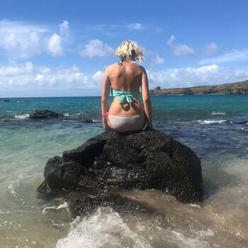 Full leaked Honneyybeeee private onlyfans photo