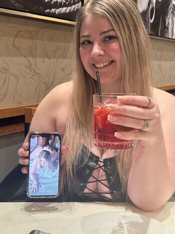 Full leaked Hotwife private onlyfans photo