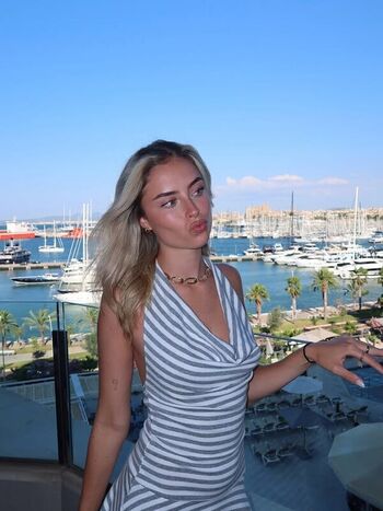 Full leaked Huhnelly private onlyfans photo