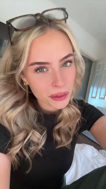 Full leaked Huhnelly private onlyfans photo