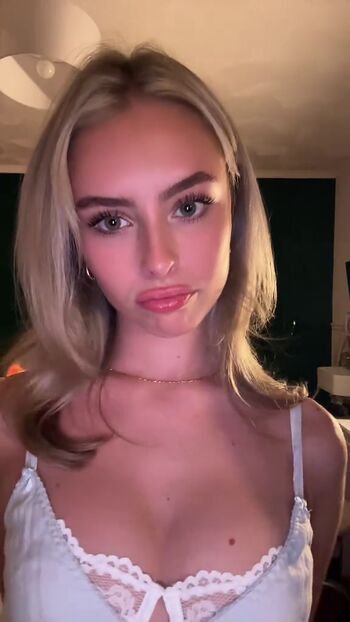 Full leaked Huhnelly private onlyfans photo