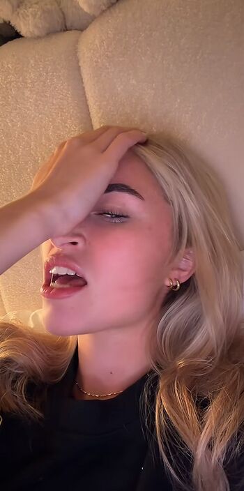 Full leaked Huhnelly private onlyfans photo