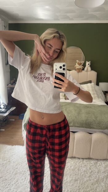 Full leaked Huhnelly private onlyfans photo