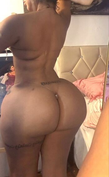 Full leaked Iluvcinnie private onlyfans photo