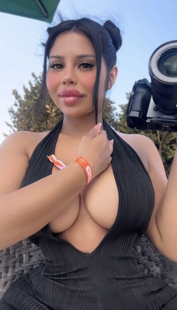 Full leaked Iluvcinnie private onlyfans photo