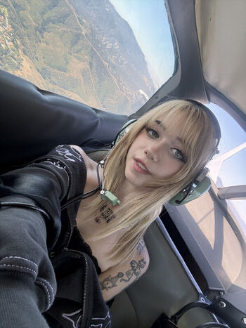 Full leaked Iluvmeww private onlyfans photo