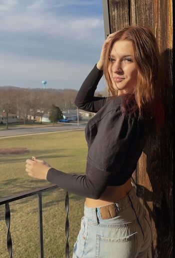 Full leaked Iluvsavyy private onlyfans photo