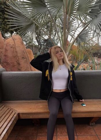 Full leaked Iluvsavyy private onlyfans photo