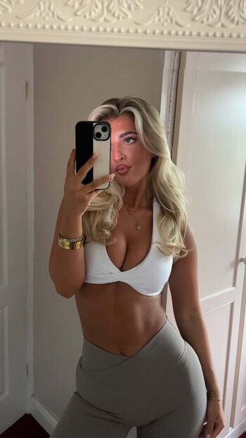 Full leaked Izzytaffs private onlyfans photo