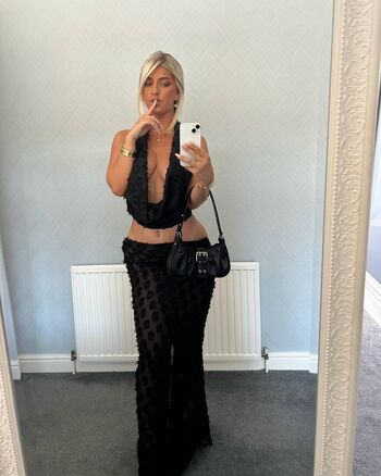 Full leaked Izzytaffs private onlyfans photo
