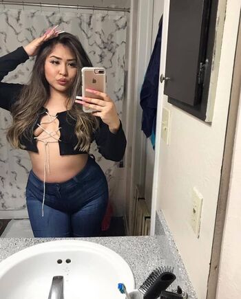 Full leaked Karenmamasita private onlyfans photo
